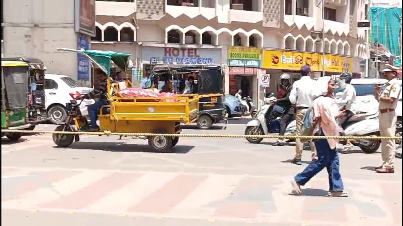 एवढ्या मोठ्या प्रमाणात स्फोटके एका रहिवासी भागात आणि ते ही एका प्रतिष्ठित व्यक्तीच्या घरात सापडल्याने सुरक्षेचा प्रश्न ऐरणीवर आला आहे. या घटनेची माहिती मिळताच पोलीस आयुक्त (CP) रविंद्र सिंगल यांनी आपला नियोजित कार्यक्रम सोडून थेट डोसर भवन गाठले. त्यांनी लांजेवार कुटुंबियांशी चर्चा केली आणि तपासाची चक्रे वेगाने फिरवण्याचे आदेश दिले.