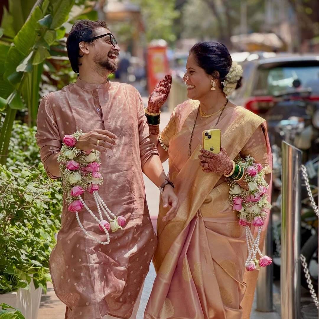 प्रसिद्ध मराठी अभिनेत्री नंदिता पाटकरने दिग्दर्शक विपुल महागांवकरशी पुन्हा लग्नगाठ बांधली आहे. काही दिवसांपूर्वीच या दोघांनी कोर्ट मॅरेज केलं होतं. त्यानंतर आता उत्तराखंडच्या अत्यंत प्रसिद्ध मंदिरात त्यांनी विधीवत लग्न केलं. या लग्नाचे फोटो पोस्ट करत नंदिताने भावना व्यक्त केल्या आहेत. 
