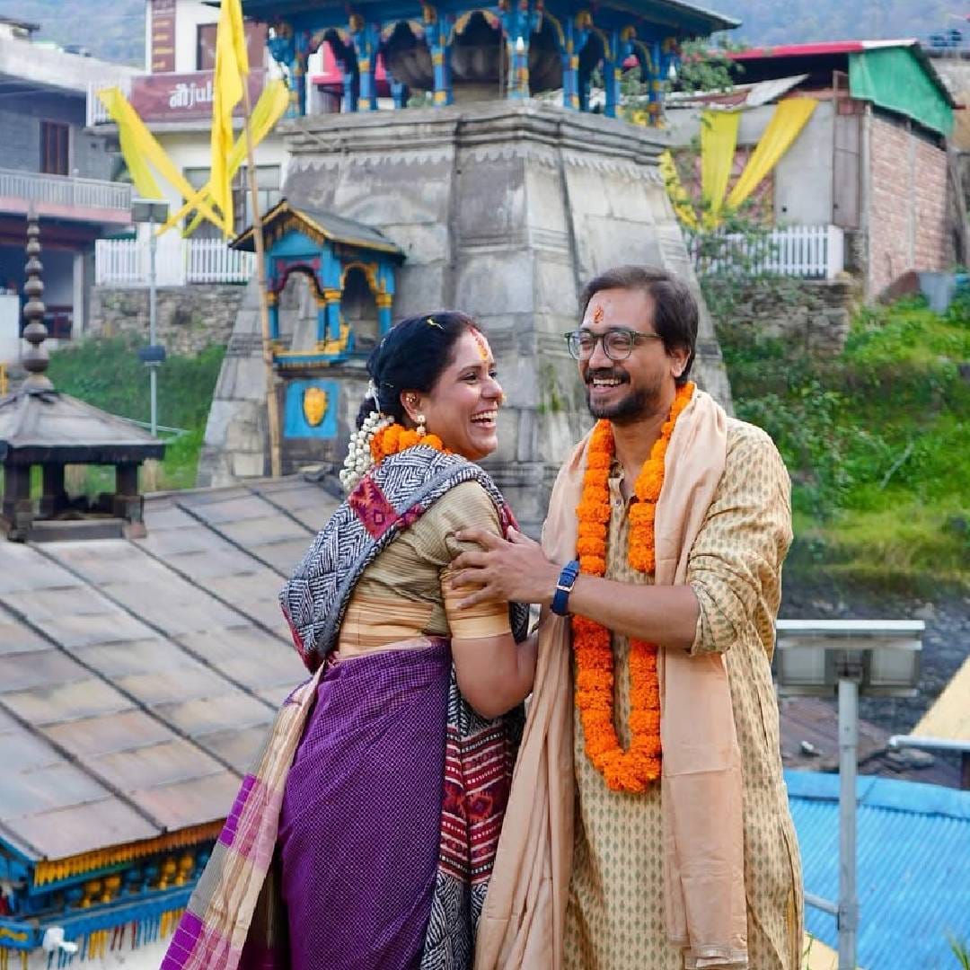 'काही क्षण आपल्याकडून प्लॅन केले जातात तर काही आपल्यासाठी प्लॅन केले जातात. हा क्षण खरोखरंच त्यापैकी एक आहे. स्वत:साठी आपण निर्माण केलेलं संरक्षण कवच बाजूला सारून त्या एका व्यक्तीवर विश्वास ठेवणं कधीच सोपं नव्हतं. पण हळूहळू हे आपोआपच घडत गेलं', असं तिने म्हटलंय.
