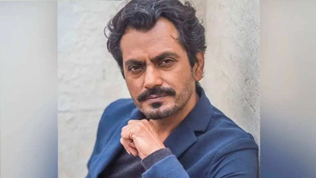 फ्रँकली सांगायचं झाल्यास मी थिएटरमध्ये पाहिलेला पहिला, दुसरा आणि तिसरा चित्रपट दादा कोंडके यांचा होता. मी त्यांचा मनापासून आदर करतो असं नवाजुद्दीन म्हणाला. दाद कोंडके नेहमीच माझे प्रेरणास्त्रोत राहिले आहेत असं नवाजुद्दीत म्हणतो. 