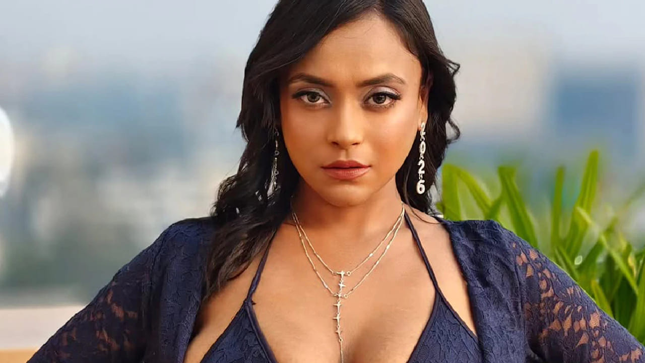 इंटीमेट सीनच्या आधी इंटीमेसी कॉर्डिनेटर कलाकारांना प्रत्यक्ष सीन करून दाखवतात आणि त्यांना मानसिकदृष्ट्या तयार करतात. शूटिंगदरम्यान कलाकारांचा कंफर्ट झोन कायम राहील याची ते काळजी घेतात. या कामासाठी साधारण 4 तासांचा वेळ लागतो आणि यासाठी 50 हजार ते 1 लाख रुपयांपर्यंत मानधन मिळू शकते. 