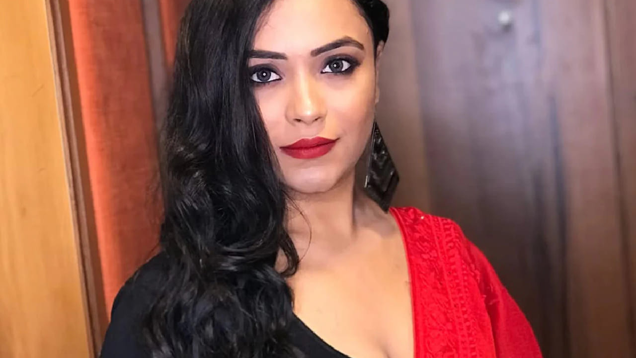 ती सांगते की, कलाकारांना अनेकदा दिग्दर्शकांसोबत अशा विषयांवर मोकळेपणाने बोलणे अवघड जाते. कोणते कपडे घालायचे, किती एक्सपोजर ठेवायचा, सीनमध्ये नेमकी मर्यादा काय असावी अशा अनेक गोष्टी इंटीमेसी कॉर्डिनेटर स्पष्ट करतात. विशेषत महिला कलाकारांना त्यांच्याशी संवाद साधताना अधिक सहज वाटते.