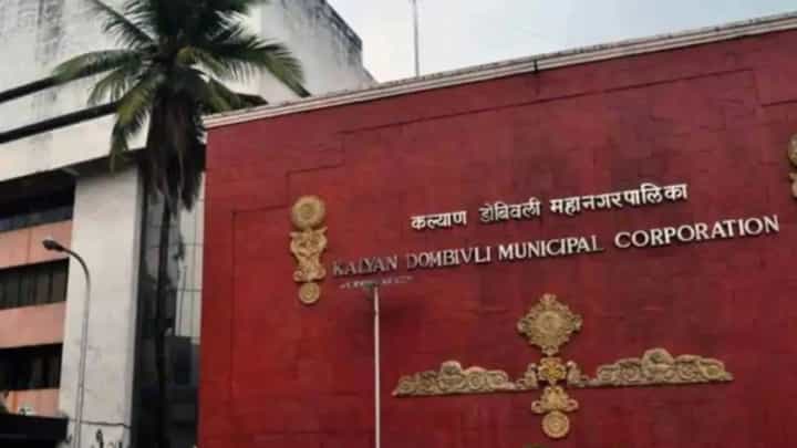 KDMC News | महापालिकेतील वरिष्ठ लिपिकाची महिला कर्मचाऱ्याकडे शरीर सुखाची मागणी, नंतर... KDMC News | महापालिकेतील वरिष्ठ लिपिकाची महिला कर्मचाऱ्याकडे शरीर सुखाची मागणी, नंतर...