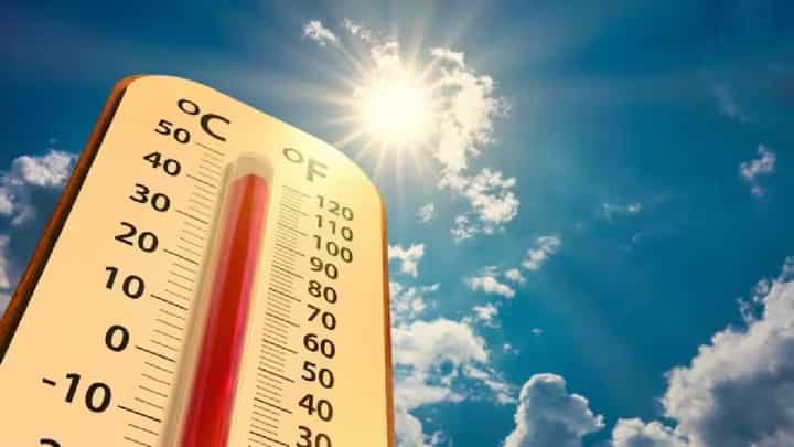 Satara Heatwave News | साताऱ्यात उष्णतेचा कहर: तापमान 42 अंशांच्या पुढे; दुपारच्या वेळेत बाहेर न पडण्याचे प्रशासनाचे आवाहन Satara Heatwave News | साताऱ्यात उष्णतेचा कहर: तापमान 42 अंशांच्या पुढे; दुपारच्या वेळेत बाहेर न पडण्याचे प्रशासनाचे आवाहन