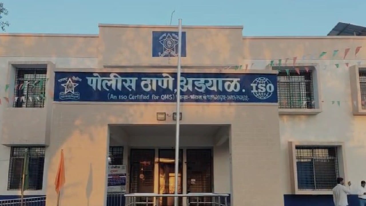 मुलीच्या मैत्रिणीवरच नराधम बापाचा अत्याचार, पिडीत मुलीने विषप्राशन केल्याने खळबळ