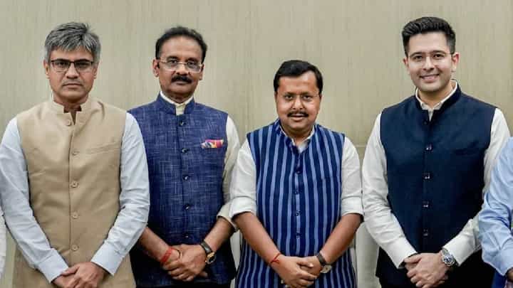 राघव चड्ढांचा 'आप'ला दे धक्का, पण भाजपामध्ये जाण्याआधी वाद काय झाला? खळबळजनक माहिती पहिल्यांदाच समोर! राघव चड्ढांचा 'आप'ला दे धक्का, पण भाजपामध्ये जाण्याआधी वाद काय झाला? खळबळजनक माहिती पहिल्यांदाच समोर!
