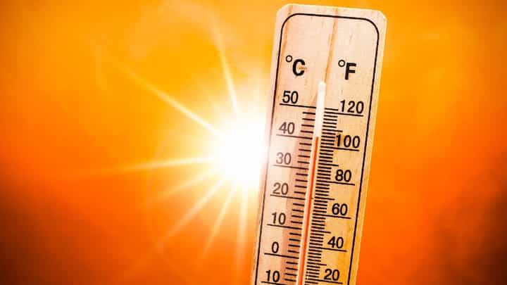 Nagpur Temperature | विदर्भात उष्णतेची लाट कायम; अकोल्यात 45°C, नागपुरात पारा 44°C पार करण्याची शक्यता Nagpur Temperature | विदर्भात उष्णतेची लाट कायम; अकोल्यात 45°C, नागपुरात पारा 44°C पार करण्याची शक्यता