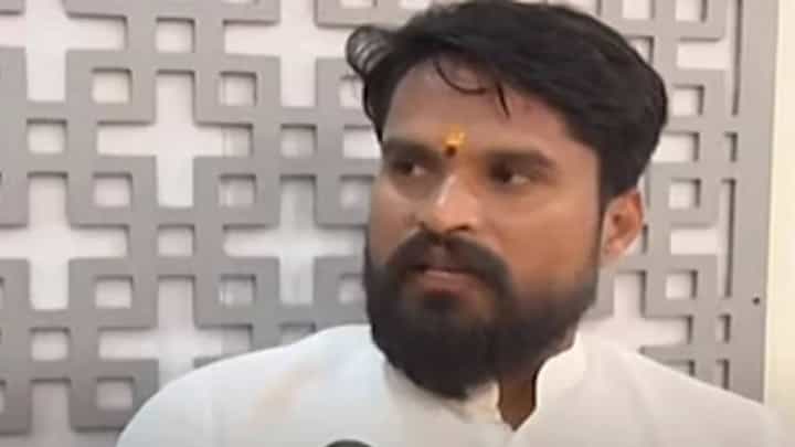 Solapur | भोंदू खरातनंतर आणखी एका बुवाचं थक्क करणारं कांड, अमावस्येच्या रात्री... Solapur | भोंदू खरातनंतर आणखी एका बुवाचं थक्क करणारं कांड, अमावस्येच्या रात्री...