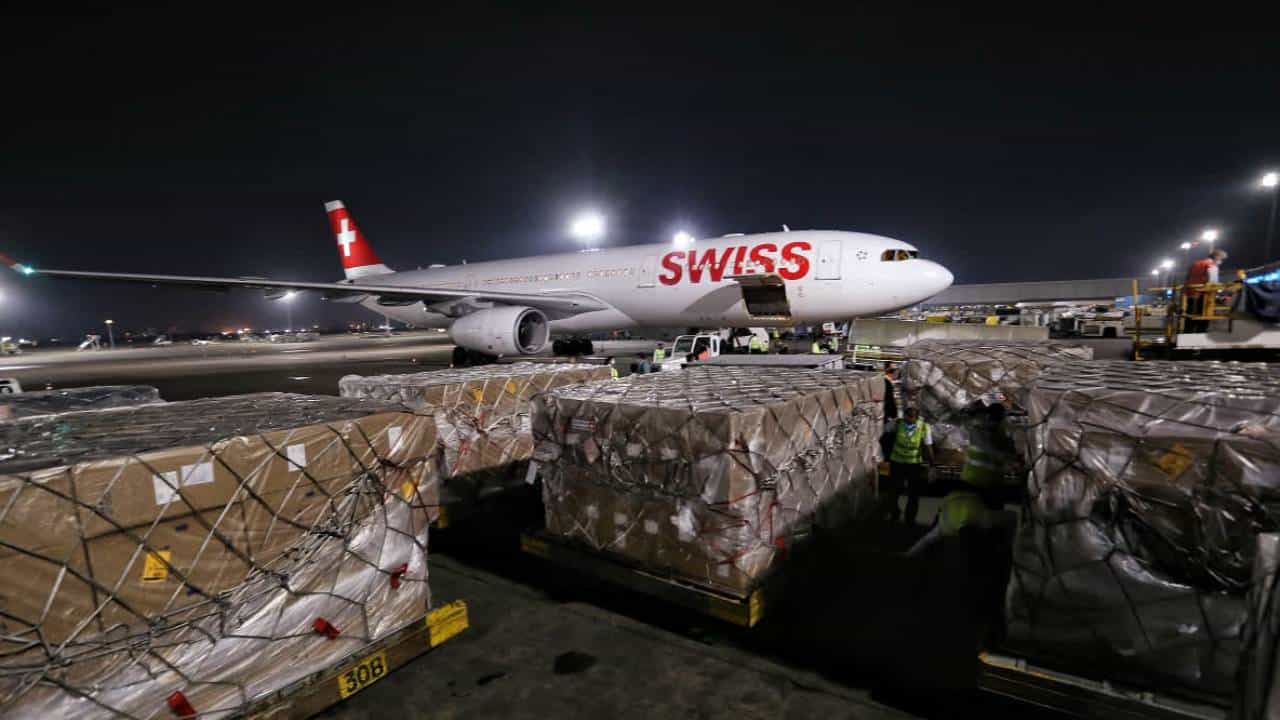 काळजाचा ठोका चुकवणारी घटना! विमान टॅक ऑफ करणार इतक्यात.. थोडक्यात बचावले २२८ प्रवाशी