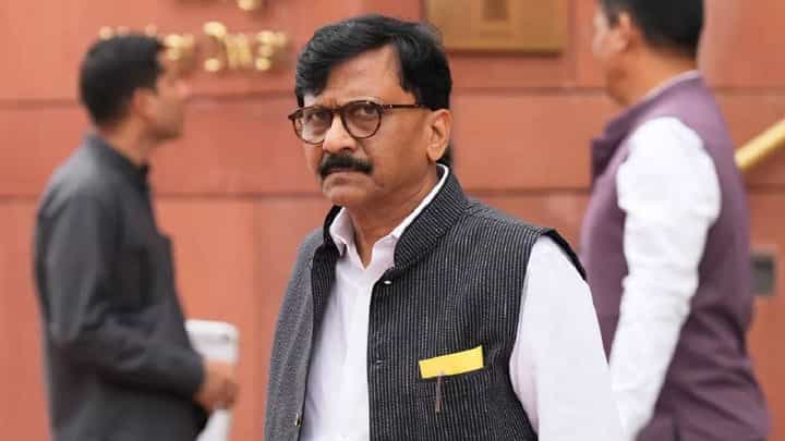 Sanjay Raut UNCUT | विधान परिषद रणधुमाळी; सर्वांचे पेढे खा, आमच्याच पेढ्यावर लक्ष का? संजय राऊतांचा मिश्किल टोला कोणाला? Sanjay Raut UNCUT | विधान परिषद रणधुमाळी; सर्वांचे पेढे खा, आमच्याच पेढ्यावर लक्ष का? संजय राऊतांचा मिश्किल टोला कोणाला?