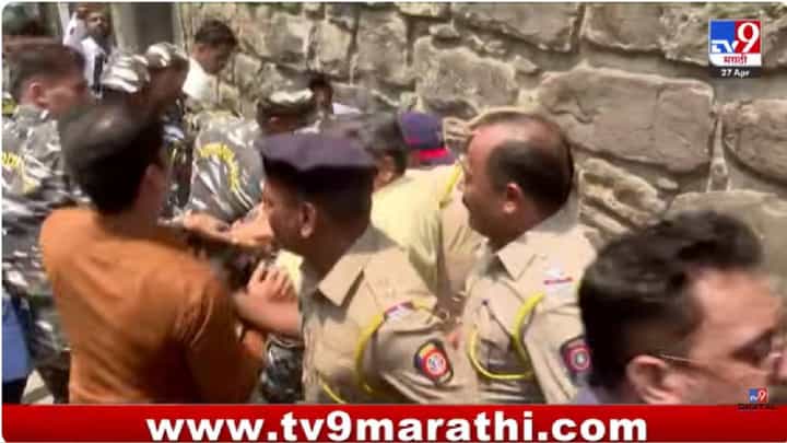Kolhapur | कोल्हापुरात आंदोलन पेटलं; बिंदू चौकात पोलिस-आंदोलकांमध्ये झटापट Kolhapur | कोल्हापुरात आंदोलन पेटलं; बिंदू चौकात पोलिस-आंदोलकांमध्ये झटापट
