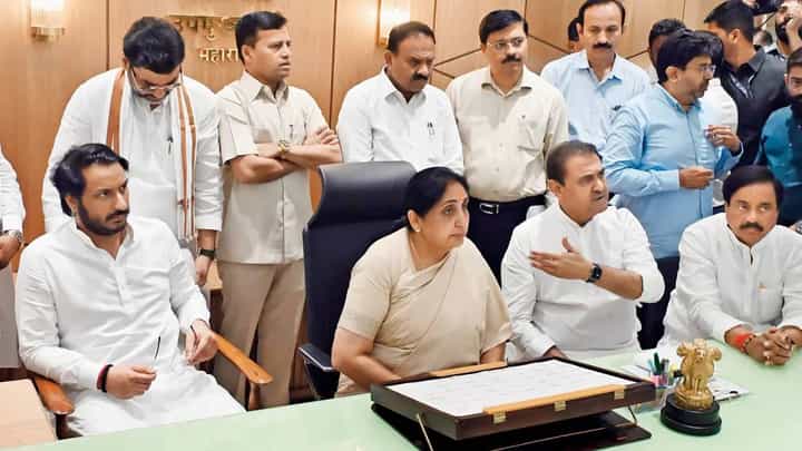 Vidhan Parishad Election | सुनेत्रा पवारच विधानपरिषदेसाठी उमेदवार जाहीर करणार? संध्याकाळीच... Vidhan Parishad Election | सुनेत्रा पवारच विधानपरिषदेसाठी उमेदवार जाहीर करणार? संध्याकाळीच...