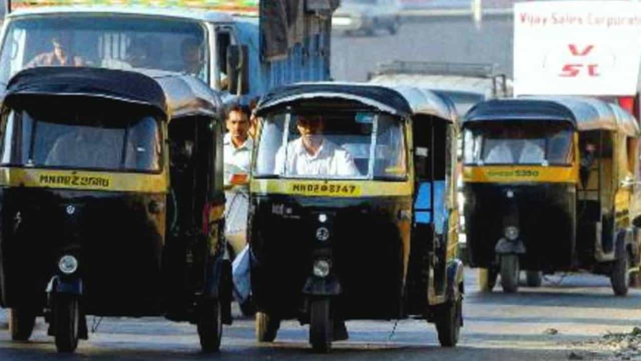 Mumbai Marathi Compulsory | मराठी सक्तीवरून राज्य सरकार बॅकफूटवर, परप्रांतिय रिक्षाचालकांसाठी तडजोड काय?