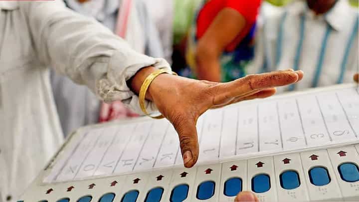 West Bengal By Election Voting | पश्चिम बंगालमध्ये विधानसभेच्या दुसऱ्या टप्प्यात 142 जागांसाठी आज मतदान; भवानीपूरमध्ये ममता- अधिकारी आमने-सामने West Bengal By Election Voting | पश्चिम बंगालमध्ये विधानसभेच्या दुसऱ्या टप्प्यात 142 जागांसाठी आज मतदान; भवानीपूरमध्ये ममता- अधिकारी आमने-सामने
