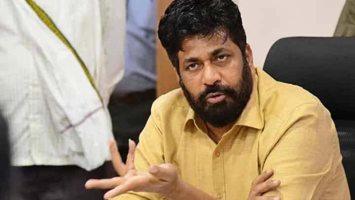 शब्दाचा पक्का माणूस असा...' विलिनीकरणाच्या चर्चेदरम्यान बच्चू कडूंचं मोठं विधान शब्दाचा पक्का माणूस असा...' विलिनीकरणाच्या चर्चेदरम्यान बच्चू कडूंचं मोठं विधान