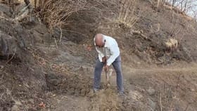 'दशरथ मांझी'; ६७ वर्षांच्या नानांनी एकट्याने डोंगर फोडून बनवला रस्ता.