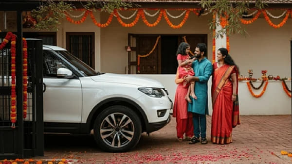 भारतात सध्या मोठ्या कुटुंबासाठी जास्त मायलेज आणि कमी किंमत असणाऱ्या कारसाठी ग्राहकांची प्रचंड पसंती आहे. अशातच आज आम्ही तुम्हाला भारतातील 7 सीटर कारबाबत सांगणार आहोत, ज्यांची किंमत 8 लाखांच्या आत आहे. फीचर्स देखील खूपच जबरदस्त आहेत.