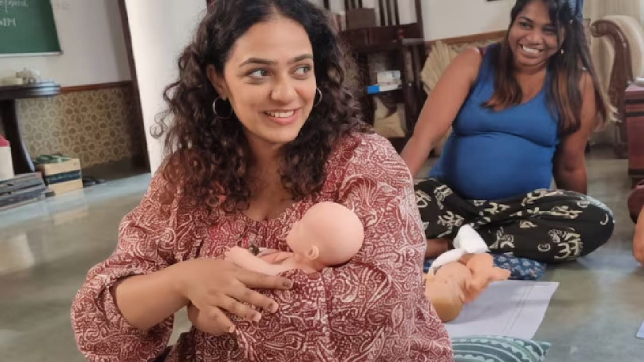 लग्न आणि मातृत्व या विषयावर बोलताना नित्याने म्हटलं की, जर तुम्हाला मूल हवं असेल तर लग्न करणं आवश्यक नाही. मुलांसाठी लग्न ही अट नाही. आज अनेक वैज्ञानिक पद्धती उपलब्ध आहेत. ज्यामुळे लग्नाशिवायही आई होता येतं. तिच्या या वक्तव्याने सोशल मीडियावर मोठी चर्चा रंगली आहे.