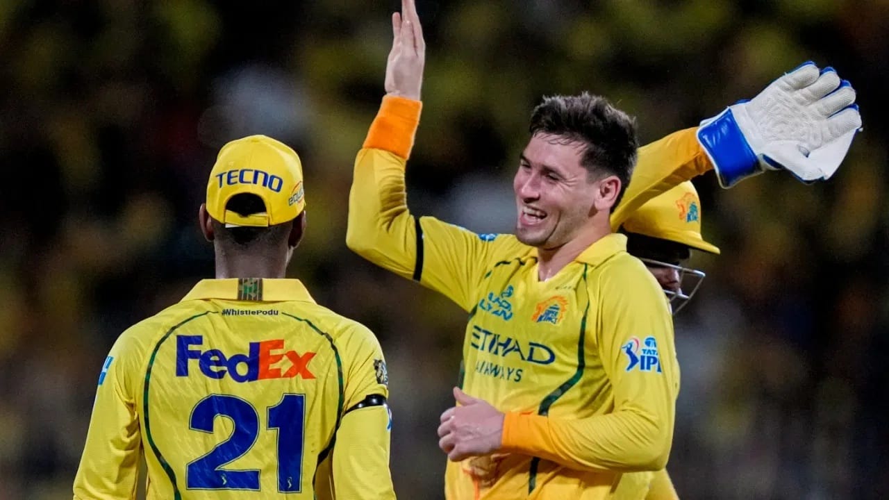 अफगाणिस्तानचा युवा फिरकीपटू नूर अहमद आयपीएल स्पर्धेच्या 19 व्या मोसमात चेन्नई सुपर किंग्सचं प्रतिनिधित्व करत आहे. नूरने मंगळवारी 14 एप्रिलला केकेआर विरुद्ध सर्वाधिक 3 विकेट्स मिळवल्या. नूर यासह आयपीएल स्पर्धेत वेगवान 50 विकेट्स मिळवणारा पाचवा फिरकीपटू ठरला. यानिमित्ताने आयपीएल स्पर्धेत वेगवान 50 विकेट्स मिळवणाऱ्या इतर 4 गोलंदाजांबाबत जाणून घेऊयात. (Photo Credit : PTI)