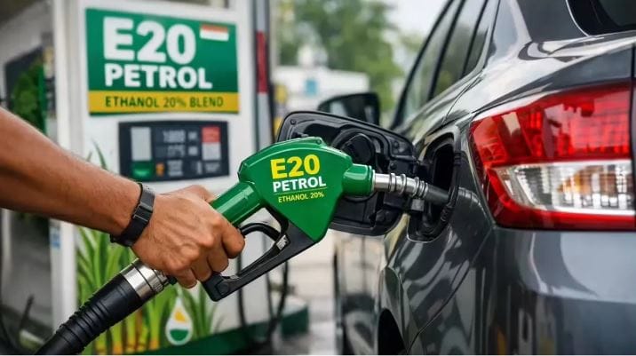 या जगात सर्वात स्वस्त पेट्रोल कुठे आहे, याचे उत्तर म्हणजे इराण. इराणमध्ये पेट्रोल सर्वात स्वस्त मिळते. इराणध्ये एक लिटर पेट्रोलची किंमत 0.029 डॉलर म्हणजेच साधारण 2.69 रुपये आहे. इराणमध्ये पेट्रोलचे उत्पादन मोठ्या प्रमाणात घेतले जाते.