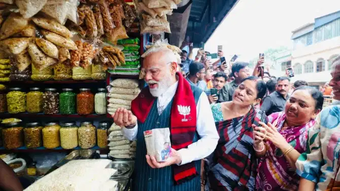 मला झालमुडी खायला द्या... बंगालमधील निवडणूक प्रचारादरम्यान PM मोदींची थेट दुकानात एन्ट्री