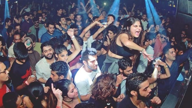 मुंबई : हाय प्रोफाईल पार्टीतील जेवण पडलं महागात, तरूण-तरूणीचा गेला जीव