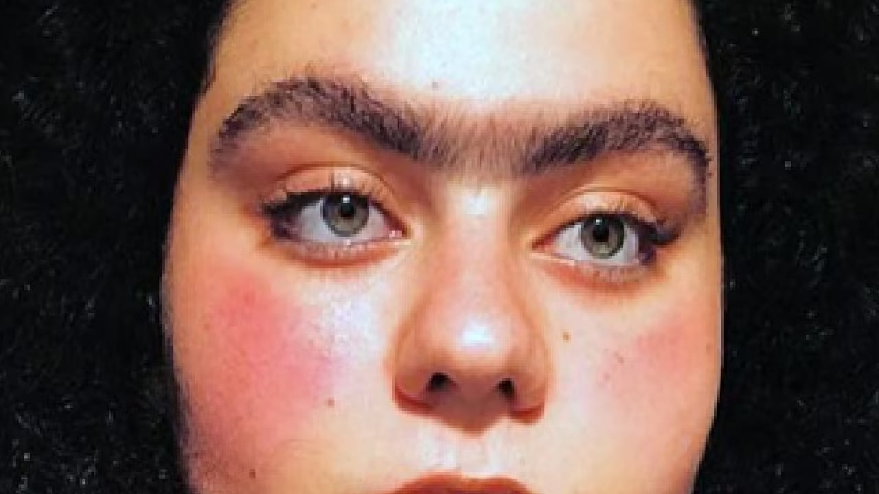 अशा व्यक्तींना गुणी आणि शांत स्वभावाचे मानले जाते. त्या अडचणींना घाबरत नाहीत तर शांतपणे त्यावर उपाय शोधण्याचा प्रयत्न करतात. कठीण परिस्थितीतही या व्यक्ती संयम राखतात आणि समस्येचा योग्य तोडगा काढण्याचा प्रयत्न करतात.