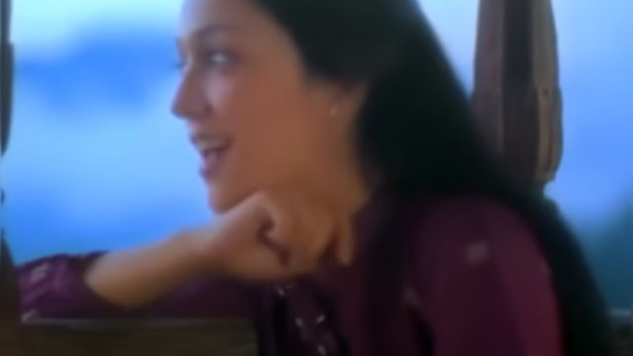 याच काळात प्रदर्शित झालेले 'पिया बसंती रे' हे गाणं आजही संगीतप्रेमींसाठी खास ठरते. 28 नोव्हेंबर 2000 रोजी रिलीज झालेले हे गाणं उस्ताद सुलतान खान आणि के. एस. चित्रा यांच्या सुरेल आवाजात सादर झाले होते. त्यामुळे या गाण्याला एक वेगळीच उंची प्राप्त झाली होती. 