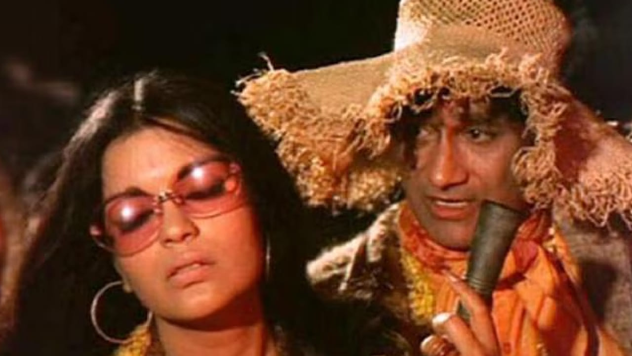 1971 साली प्रदर्शित झालेल्या हरे रामा हरे कृष्णा या चित्रपटातील दम मारो दम हे गाणं विशेष चर्चेत आलं. या गाण्यात जीनत अमान यांची भूमिका होती.  या गाण्यावर चिलम-गांजा ओढण्यासारख्या व्यसनांना प्रोत्साहन दिल्याचा आरोप करण्यात आला. 