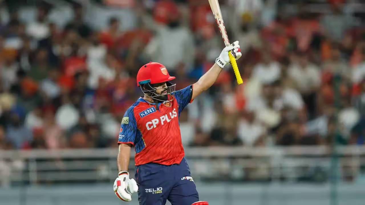 प्रभसिमरन सिंगने आयपीएल 2026 मध्ये आतापर्यंत आठ सामन्यांतील सात डावांमध्ये 346 धावा केल्या आहेत. त्याची सरासरी 57.67 आणि स्ट्राइक रेट 179.27 आहे. त्याने या हंगामात चार अर्धशतकांसह 37 चौकार आणि 17 षटकार ठोकले आहेत.  (Photo: IPL/BCCI)