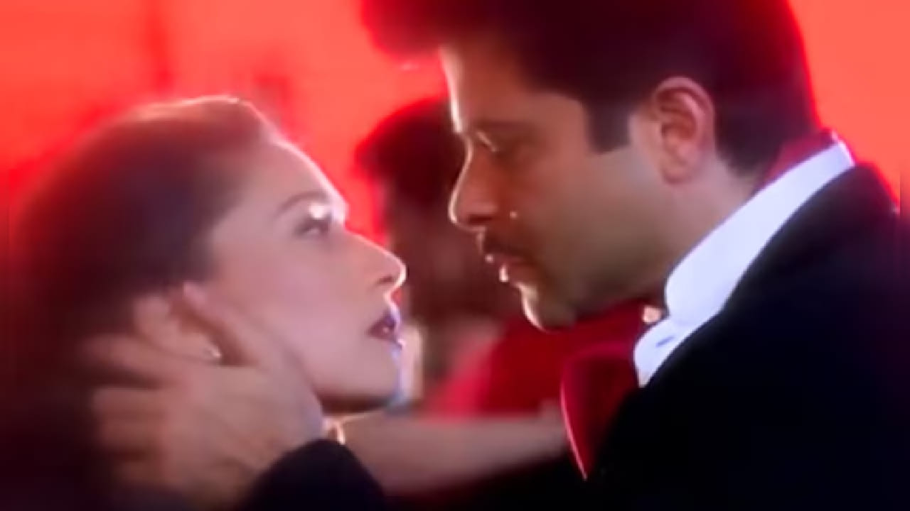 2000 मध्ये प्रदर्शित झालेल्या 'पुकार' या चित्रपटाने त्या काळात चांगलीच चर्चा निर्माण केली होती. या चित्रपटात अनिल कपूर, माधुरी दीक्षित आणि नम्रता शिरोडकर यांनी प्रमुख भूमिका साकारल्या होत्या. 