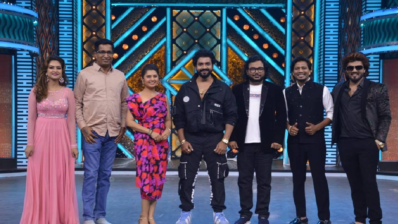 तिच्या या खास परफॉर्मन्सची प्रेक्षकांमध्ये प्रचंड उत्सुकता निर्माण झाली आहे. या खास भागात नव्या आहिराणी गाण्याची टीमही उपस्थित राहणार आहे. यात कलाकार उत्कर्ष शिंदे, विनोद कुमावत, शीतल अहिरराव, तसेच गायक आणि संगीतकार समीर केएस, गीतकार भैय्या मोरे आणि निर्माते गोकुळ पाटील यांचा समावेश आहे. 
