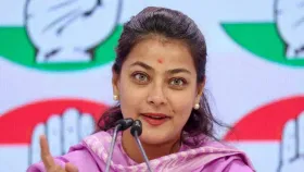 हेच लोक महिलांना... RSS आणि भाजपचं नाव घेत प्रणिती शिंदेंचा गंभीर आरोप