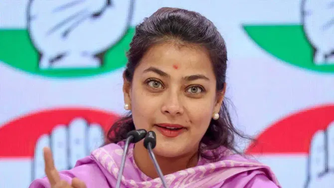 हेच लोक महिलांना... RSS आणि भाजपचं नाव घेत प्रणिती शिंदेंचा गंभीर आरोप