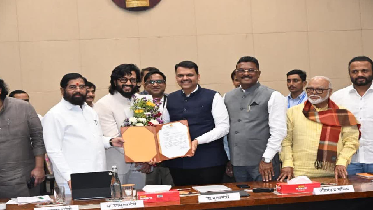 यावेळी त्यांना एसटीच्या प्रचारासाठी अभिनेता रितेश देशमुख आणि अभिनेत्री जेनेलिया देशमुख यांची निवडीबाबतही माहिती दिली. 