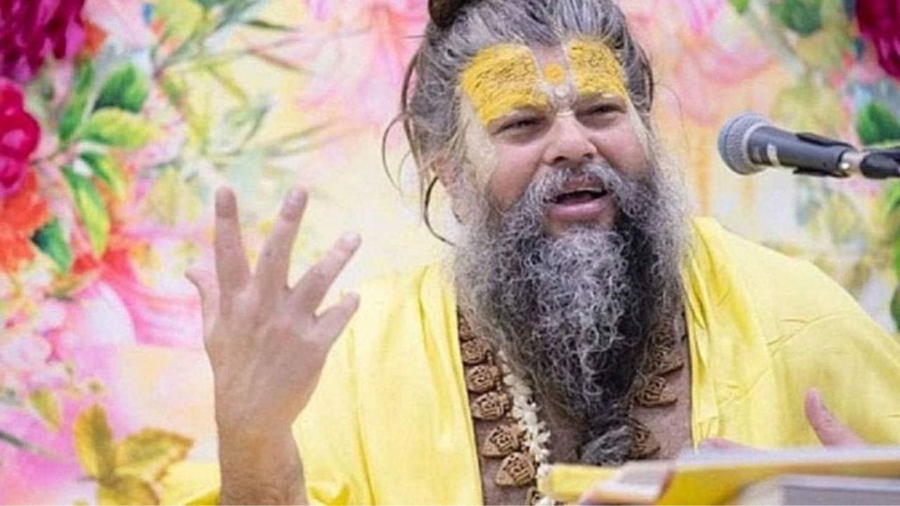 आपण कोणाला तरी दुखावले आहे किंवा कोणाचे पैसे थकवले आहेत आणि आता ते परत करणे शक्य नसेल, तर देवाची मनापासून माफी मागा. ती व्यक्ती तुमचे ऐको न ऐको, पण देव तुमचे नक्कीच ऐकतो, असेही प्रेमानंद महाराजांनी सांगितले.