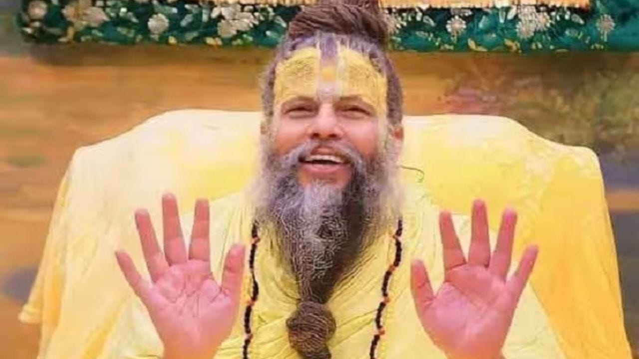 तेव्हाच आपण खऱ्या अर्थाने देवाच्या चरणी स्थान मिळवू शकतो. त्यामुळे या जन्मातील हिशोब याच जन्मात चुकता करण्याचा प्रयत्न करा, असा मोलाचा प्रेमानंद महाराजांनी दिला आहे.