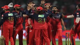 आरसीबीचा विजयासह डबल फायदा, पॉइंट्स टेबलमध्ये पहिल्या स्थानी झेप.