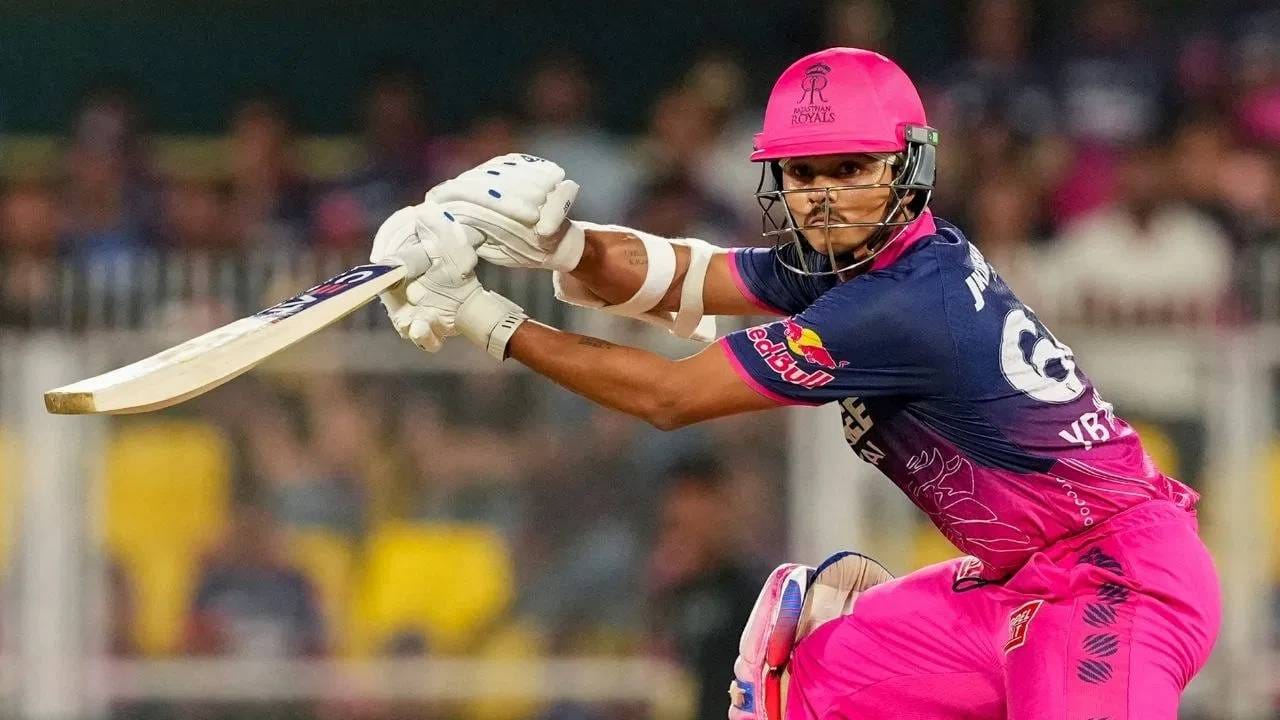 ऑरेंज कॅपच्या शर्यतीत राजस्थानचा ओपनर यशस्वी जयस्वाल आघाडीवर आहे. त्याने 3 डावात 170 धावा केल्या आहेत. दुसऱ्या स्थानावर दिल्ली कॅपिटल्सचा समीर रिझवी असून 160 धावा तर चौथ्या स्थानावर सनरायझर्स हैदराबादचा हेनरिक क्लासेन असून त्याने 145 धावा केल्या आहेत. (Photo: PTI)