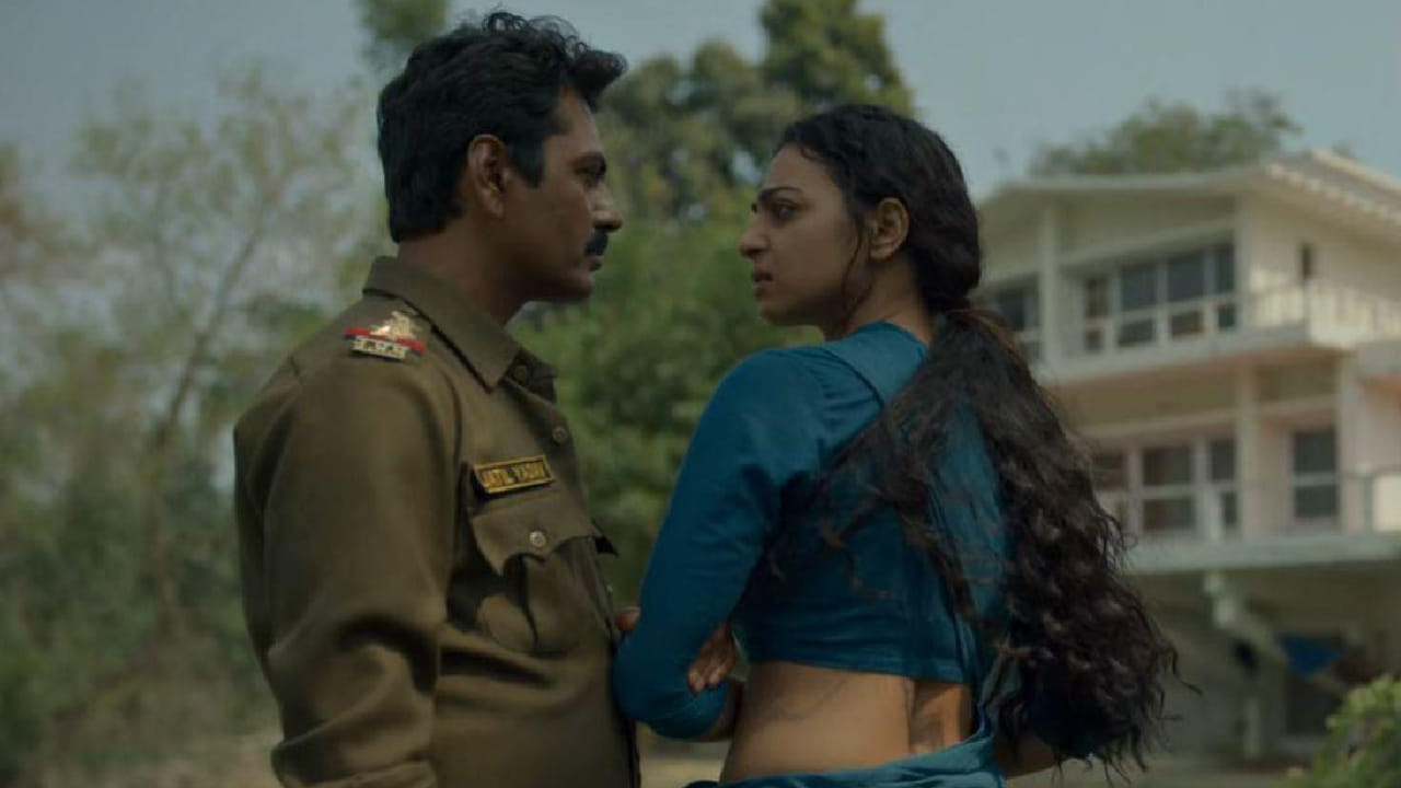 Raat Akeli Hai – नवाजुद्दीन सिद्दिकीचा प्रमुख भूमिका असलेला हा मर्डर मिस्ट्री मानसिक गुंतागुंत आणि कौटुंबिक रहस्ये उलगडणारा चित्रपट आहे.