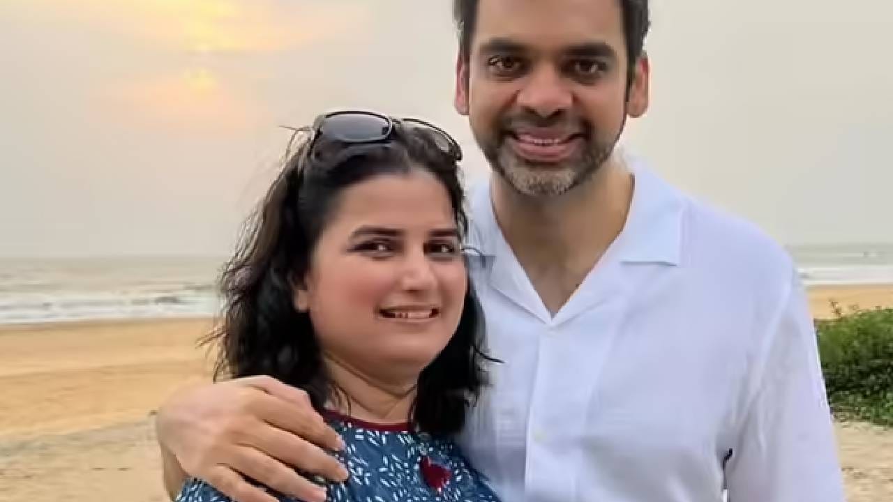 'मित्र म्हणे' या पॉडकास्टमध्ये आलेल्या राहुल यांनी त्यांचं गायन, गायनाचा प्रवास, त्यातील अनुभव तर सांगितलेच पण वैयक्तिक आयुष्याबद्दल विचारल्यावर त्यावरही ते शांतपणे व्यक्त झाले. घटस्फोट, ते जाहीर करणं, सोशल मीडियावर सांगणं, त्यानंतर झालेलं ट्रोलिंग याबद्दल ते थेट, स्पष्ट शब्दांत बोलले. ' एक कलाकार म्हणून आणि एक माणूस म्हणून मी अतिशय प्रामाणिक आहे. रेणुका, मी, नेहा, आमच्या खूप पोस्ट दिसतील आणि मला असं वाटलं की, ही माझी एक जबाबदारी आहे. जे मला फॉलो करणारी लोक असतील, समाजात जे माझे चाहते असतील, " हा अध्याय संपलाय", हे त्यांना सांगणं एवढंच त्या पोस्टचा हेतू होता' असं राहुल यांनी नमूद केलं.