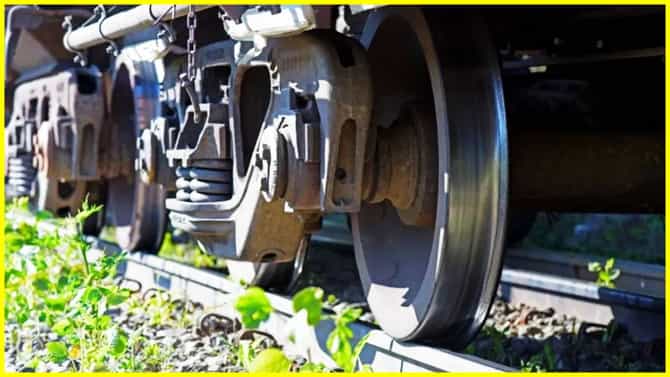 Indian Railway: रेल्वेची चाकं का नसतात रंगीत? त्यांना का करत नाही Paint? 99 टक्के लोकांना नाही माहिती