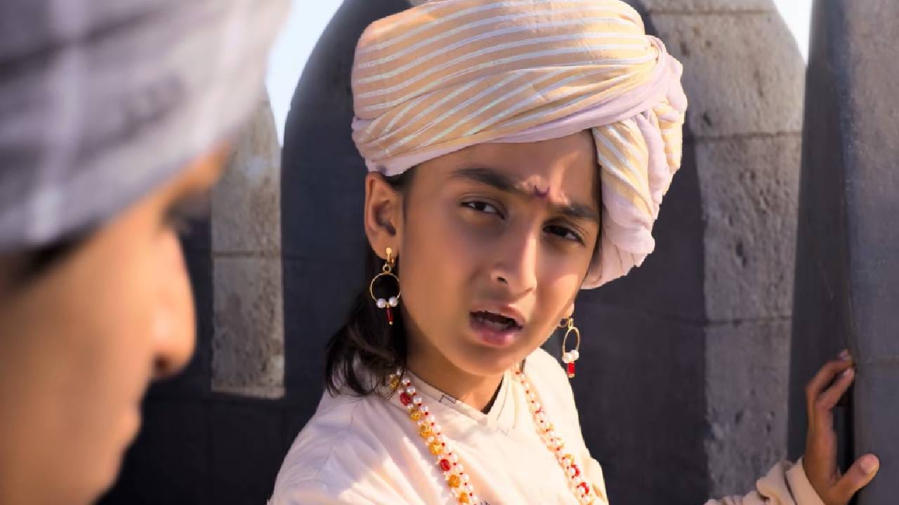 'राजा शिवाजी' या चित्रपटाचं दिग्दर्शन रितेश देशमुखनेच केलं असून त्यानेच यामध्ये छत्रपती शिवाजी महाराजांची भूमिका साकारली आहे. त्याच्यासोबत जिनिलिया देशमुख, अभिषेक बच्चन, संजय दत्त, विद्या बालन, फरदीन खान, बोमन इराणी, महेश मांजरेकर, सचिन खेडेकर, सिद्धार्थ जाधव यांसारखी कलाकारांची मोठी फौज त्यात आहे. 
