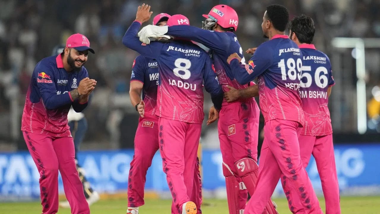IPL 2026 Points Table : पहिल्या डबल हेडरनंतर पहिल्या स्थानी कोण? पॉइंट्स टेबलमध्ये जोरदार रस्सीखेच IPL 2026 Points Table : पहिल्या डबल हेडरनंतर पहिल्या स्थानी कोण? पॉइंट्स टेबलमध्ये जोरदार रस्सीखेच