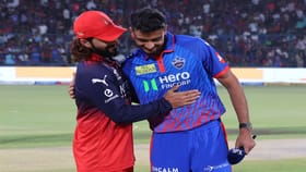 आरसीबीचा फिल्डिंगचा निर्णय, नाशिककर साहिल पारेखचं पदार्पण.