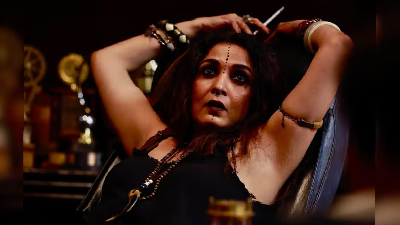 राम्या कृष्णनने आपल्या करिअरची सुरुवात खूप लहान वयात केली. 1984 साली प्रदर्शित झालेल्या ‘कांचू कागड़ा’ या चित्रपटातून तिने सिनेसृष्टीत पदार्पण केले. सुरुवातीच्या काळात तिने स्वतःची ओळख निर्माण करण्यासाठी मोठा संघर्ष केला आणि जवळपास 15 वर्षांच्या मेहनतीनंतर ती आघाडीच्या अभिनेत्रींपैकी एक बनल्या. 