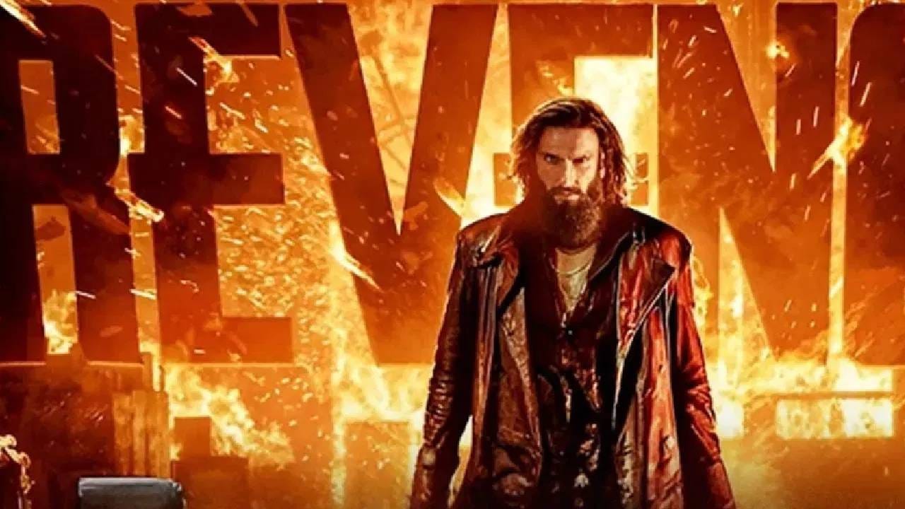 मूळचा दक्षिणेतला असलेला अल्लू अर्जुनचा 'पुष्पा 2' सिनेमा देशभरात खूप गाजला. हा पुष्पा सिनेमाचा दुसरा भाग होता. 'पुष्पा 2' चा भारतातील रेकॉर्ड मोडण्यासाठी धुरंधर 2 भारतात अजून 106 कोटींची गरज आहे. धुरंधर 2 ला 'पुष्पा 2' चा कमाईचा भारतातला रेकॉर्ड मोडण्यासाठी थोडा वेळ लागेल. कारण आता धुरंधरची कमाईची गती मंदावली आहे.