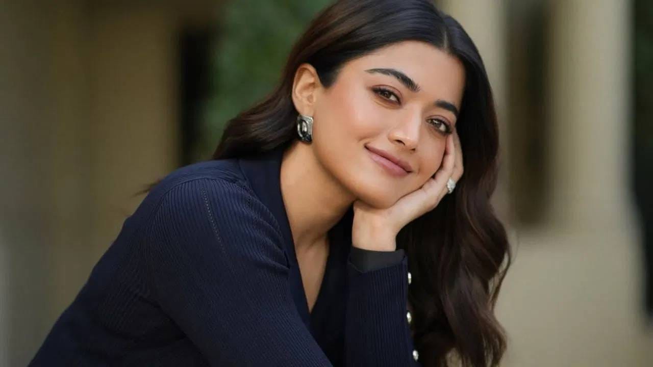 2024 साली ती पहिल्यांदा टोक्योमध्ये गेली. रश्मिकाने आपला अनुभव खूप खास असल्याचं सांगितलं होतं. जपानला जाणं हे तिचं बालपणाचं स्वप्न होतं. एनीमे अवॉर्ड्समुळे तिचं ते स्वप्न पूर्ण झालं.