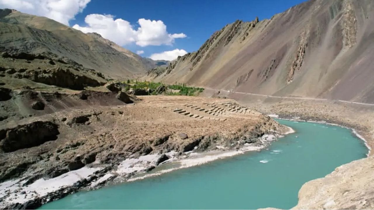 पाकिस्तानची भारताने लावली पार वाट, भिकेला लागला पाक, थेट मोठा निर्णय, 100 टक्के..