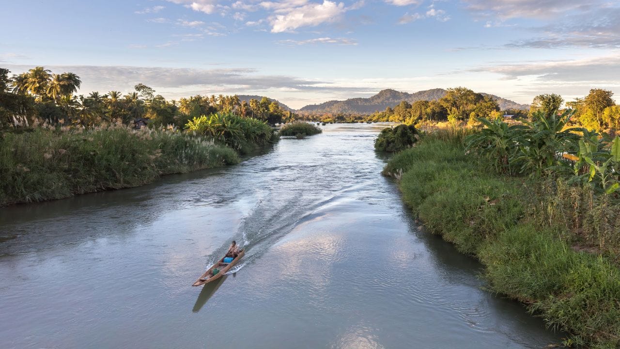 अर्धे पाणी गोड, अर्धे खारे: या नदीचे सर्वात मोठे आश्चर्य म्हणजे तिचे अर्धे पाणी गोड आहे आणि अर्धे खारे (खारट). एकाच नदीत असे दोन प्रकारचे पाणी असणे हे निसर्गाचे एक मोठे रहस्य मानले जाते.